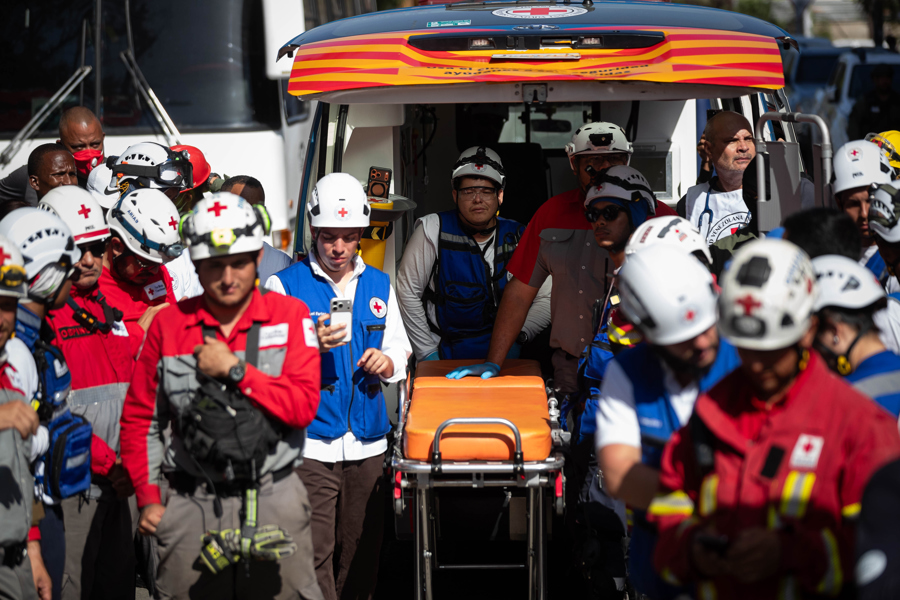 Rescatan a superviviente de los terremotos en Venezuela tras ocho días bajo los escombros