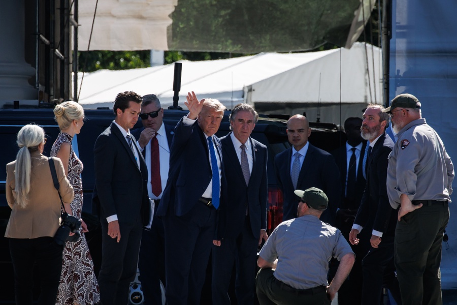 President Trump inspects White House restoration work before departure to Camp David President Trump
