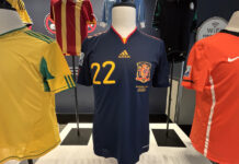 El Empire State se une a la fiebre mundialista con una exposición de camisetas legendarias