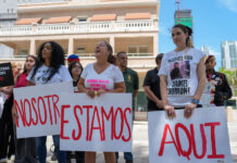 Familias denuncian abusos contra migrantes trasladados de 'Alligator Alcatraz' a Miami