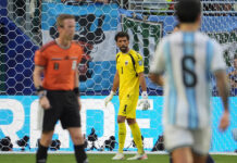 3-2. Argentina suda para pasar a octavos y evita la hazaña de Cabo Verde y 'Vozinha'