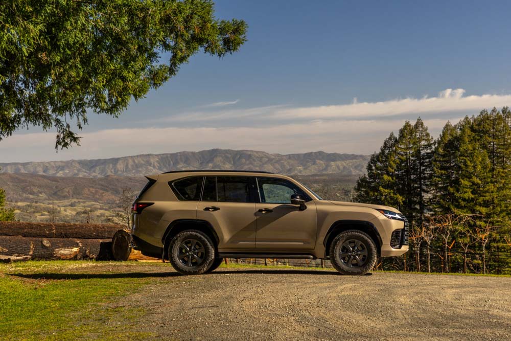 2026_Lexus_LX_700h_Overtrail_Earth_007-1500x1000