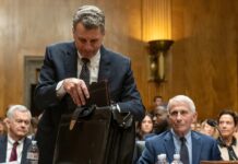 Florida emite una citación contra Fauci por "lucrarse" con la gestión de la pandemia