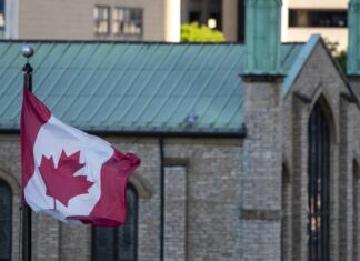 Trump llama a empresas canadienses a mudarse a EE.UU. para evitar los aranceles Canada
