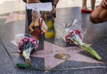 US country music legend Dolly Parton dies at 80 - Los Angeles reactions
