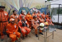 Rescatistas mexicanos "Topos Azteca" desafían la burocracia para salvar vidas en Colombia