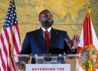 Candidato republicano a gobernar Florida apoya a Trump "en la caída del régimen" de Cuba