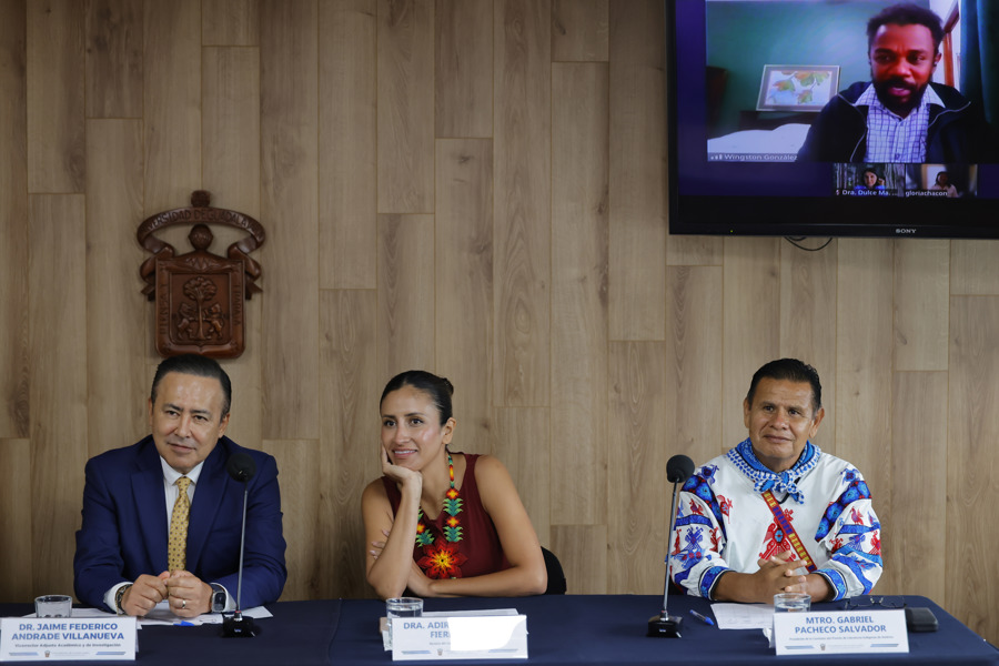 El presidente del Premio de Literaturas Indígenas de América, Gabriel Pacheco