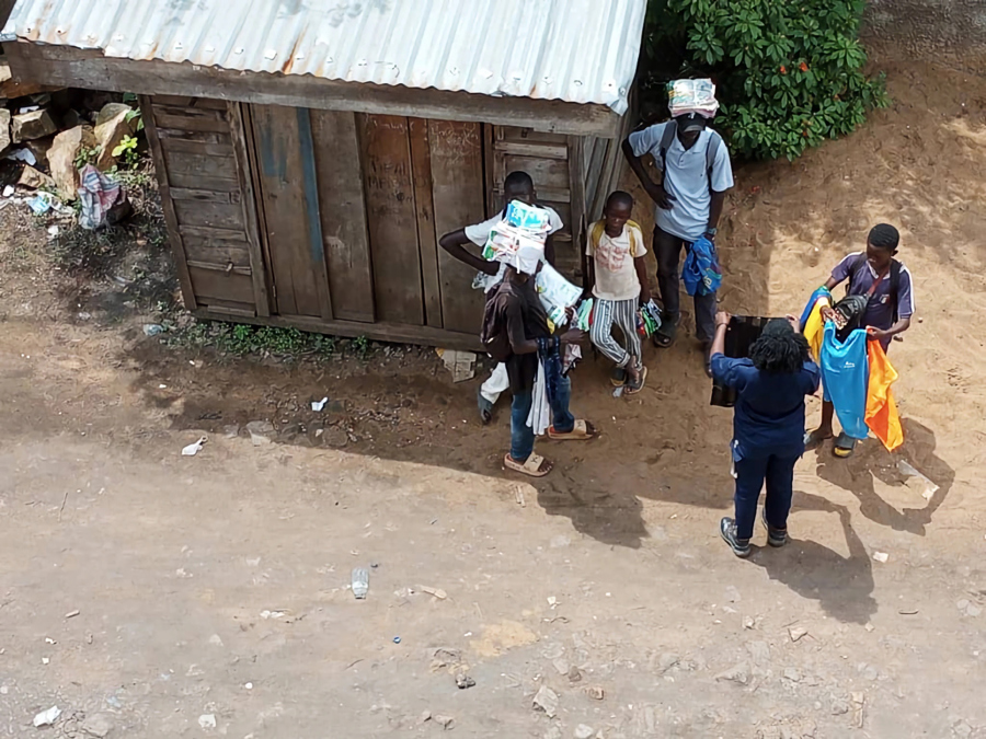 Migrantes de Honduras, Cuba y Ecuador acusan a EE.UU. de deportarlos a África por sorpresa Migrantes