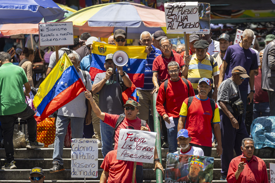 Chavistas rechazan presencia de EEUU en Venezuela y exigen liberaci&oacute;n de Maduro