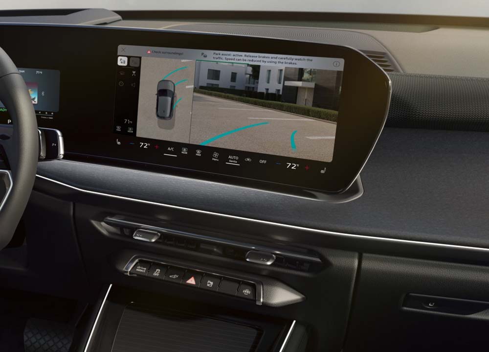 Original-16193-12-my26-q3-interior-mmi-8078