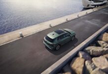 Original-16199-18-my26-q3-exterior-top-driving-8069