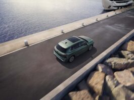 Original-16199-18-my26-q3-exterior-top-driving-8069