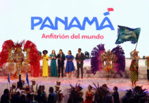 Panamá lanza su nueva marca país enfocada en su ADN: "Somos anfitrión del mundo" Personas participan durante la presentación de la nueva marca país de Panamá este miércoles en Ciudad de Panamá (Panamá). EFE/Carlos Lemos