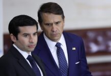 Fiscal general interino de EE.UU. retira polémico fondo para compensar a seguidores de Trump Todd Blanche