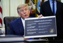 Trump reduce vacunas infantiles recomendadas en medio de críticas de senador republicano Trump