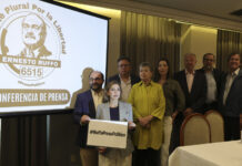 Opositores mexicanos crean comité para exigir la liberación del exgobernador Ernesto Ruffo Verónica Ruffo Sánchez (2-i), hija de Ernesto Ruffo Appel, exgobernador de Baja California
