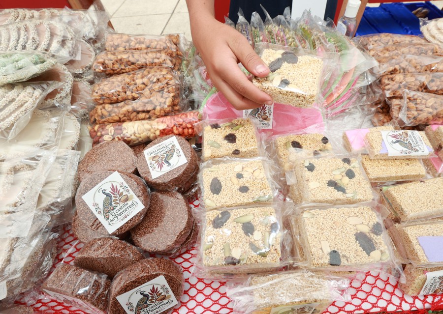  alimentos de amaranto durante la inauguraci&oacute;n de la Feria del Amaranto 