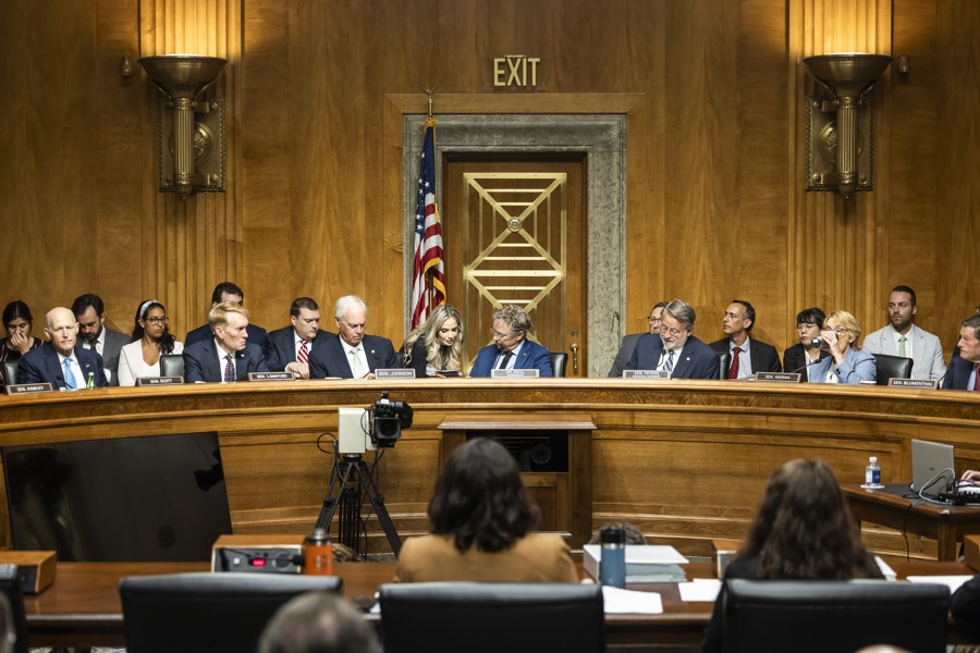 US Senate committee votes to hold Dr. Fauci in contempt of Congress US Senate committee votes to hold Dr. Fauci in contempt of Congress