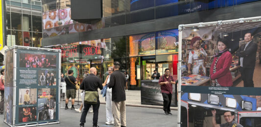 Exposición en Times Square reivindica contribuciones de inmigrantes ante ataques de Trump