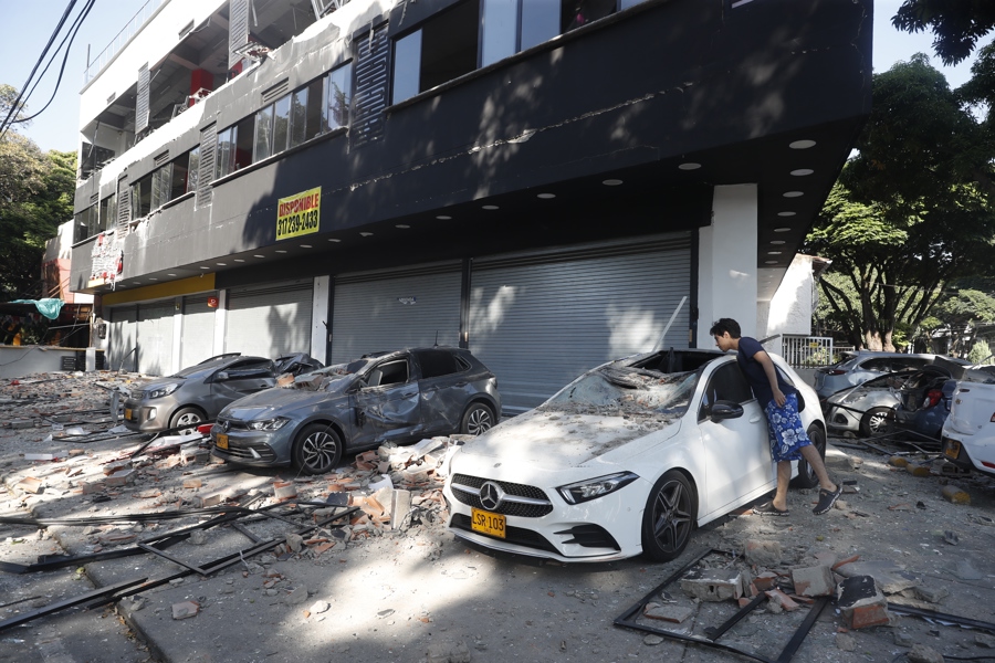 Temblor de magnitud 7,4 sacude a Colombia con graves daños materiales en varias ciudades