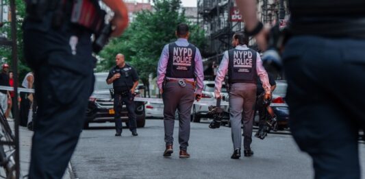 Nueva York veta la cooperación entre Policía local y ICE en casos migratorios civiles