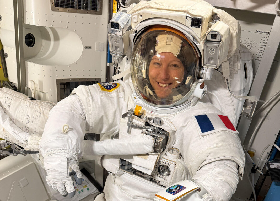 La astronauta Sophie Adenot es la primera mujer francesa en realizar una caminata espacial la astronauta francesa Sophie Adenot