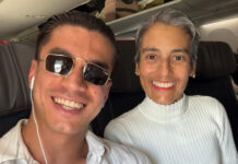 Madre costarricense afronta el cáncer gracias a trasplante de hígado donado por su hijo la empresaria costarricensea, Carolina Espinoza (d), posando junto a su hijo Santiago Espinoza