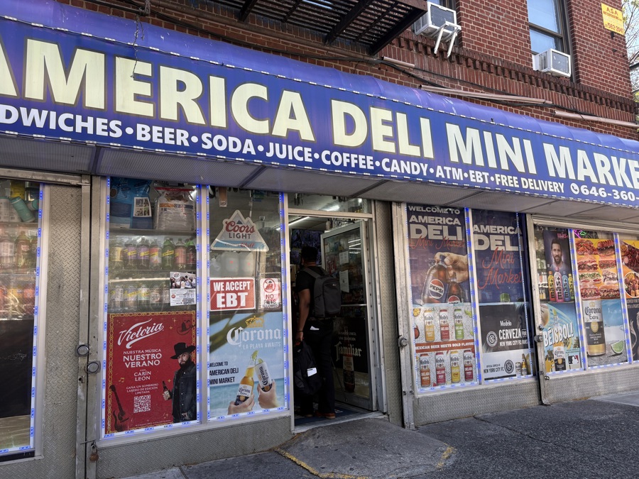 supermercado 'America Deli Mini Market' 