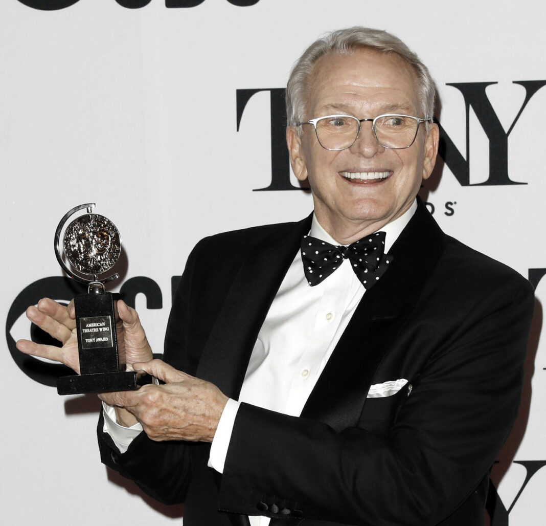 Muere el diseñador de moda y vestuarista Bob Mackie a los 87 años Bob Mackie
