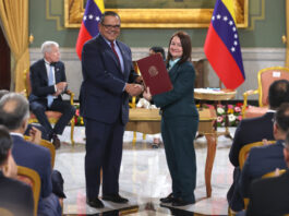 Venezuela aclara que mantiene "control y propiedad" de su petróleo tras acuerdo con EE.UU.
