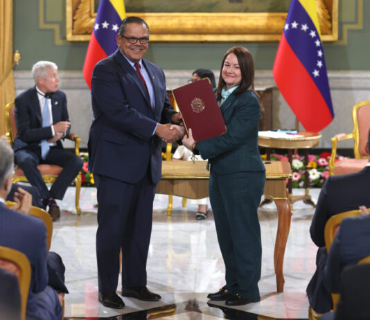 Venezuela aclara que mantiene "control y propiedad" de su petróleo tras acuerdo con EE.UU.