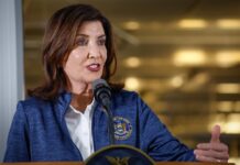 Gobernadora de Nueva York aborda cambio climático con presidente dominicano Abinader