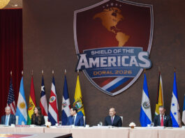 Brasil: la última batalla del giro a la derecha en Latinoamérica impulsado por Trump Kristi Noem (2-i), junto al secretario de Estado de Estados Unidos, Marco Rubio (c), en una reunión durante la Cumbre 'Escudo de los Américas' en Miami