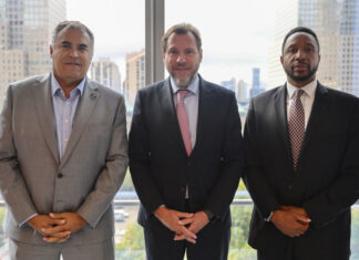 Puente plantea colaboración en Nueva York en digitalización de puertos y descarbonización REUNIÓN ÓSCAR PUENTE CHRISTOPER DIAMOND