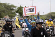 Caravanas opositoras piden en varias zonas de Venezuela el regreso de María Corina Machado Caravanas opositoras piden en varias zonas de Venezuela el regreso de María Corina Machado