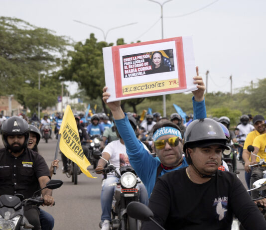 Caravanas opositoras piden en varias zonas de Venezuela el regreso de María Corina Machado Caravanas opositoras piden en varias zonas de Venezuela el regreso de María Corina Machado