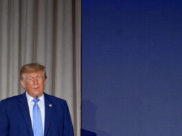 Trump anuncia en Iowa la mayor planta siderúrgica de EE.UU. por 15.000 millones de dólares Trump