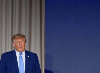 Trump anuncia en Iowa la mayor planta siderúrgica de EE.UU. por 15.000 millones de dólares Trump
