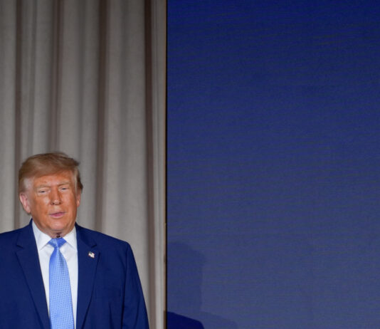 Trump anuncia en Iowa la mayor planta siderúrgica de EE.UU. por 15.000 millones de dólares Trump