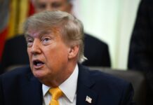 Trump ve "triste" lo que pasa en Ceuta y dice que España no controla su frontera US President Donald Trump signs executive order at the White House