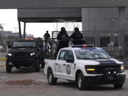 Exgobernador mexicano deja prisión para seguirá proceso por contrabando desde casa