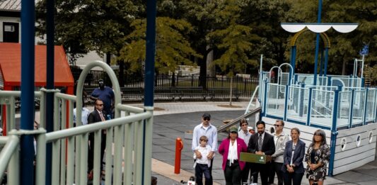 Nueva York anuncia la mayor moratoria del país al uso de IA en las escuelas