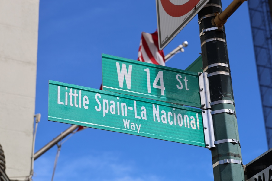 Nueva York renombra la calle 14 como 'Little Spain' en homenaje a la comunidad hispana el nuevo nombre de la calle 14 como 'Little Spain' en homenaje a la comunidad hispana