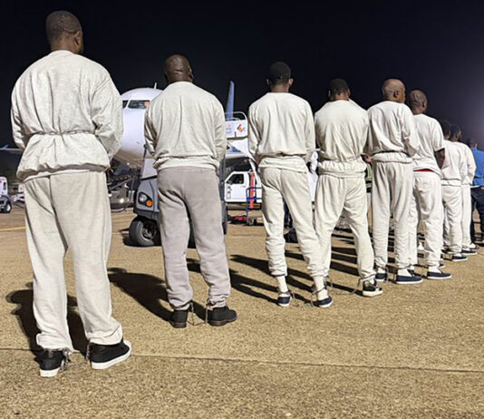 Trump ha deportado a casi un millón de personas en su segundo mandato, según un informe EEUU envía a Haití un tercer vuelo con 78 deportados tras el final del TPS