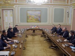 Concluye la reunión de Zelenski con los emisarios de EE.UU. US peace envoys Steve Witkoff and Jared Kushner visits Kyiv