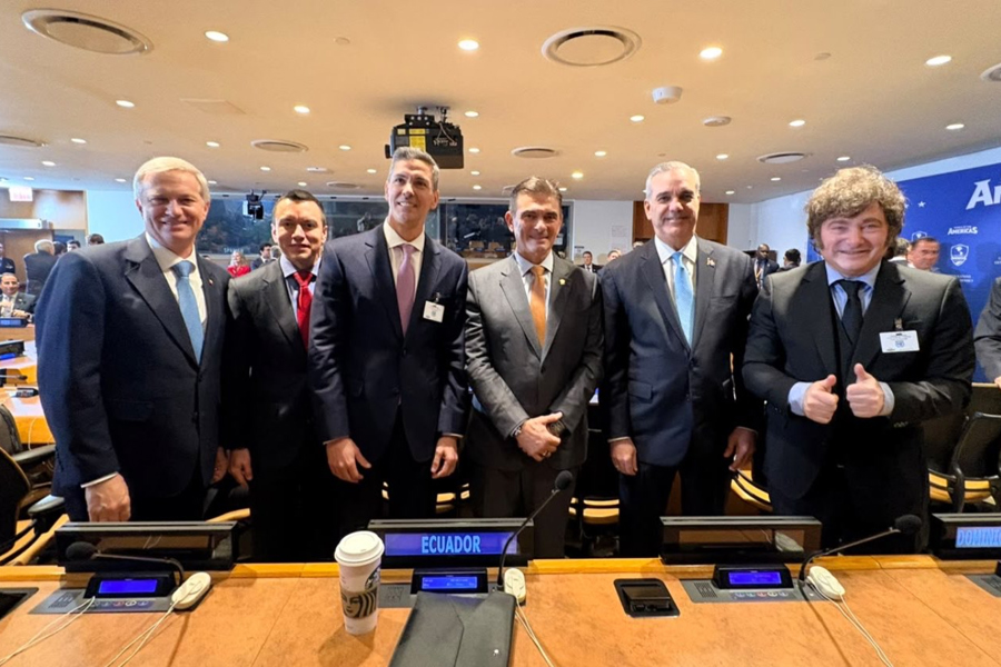 Mandatarios participan en reunión del Escudo de las Américas