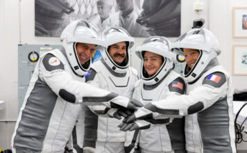 La primera francesa en caminar por el espacio no esperaba hacerlo tres veces en 15 días La primera francesa en caminar por el espacio no esperaba hacerlo tres veces en 15 días