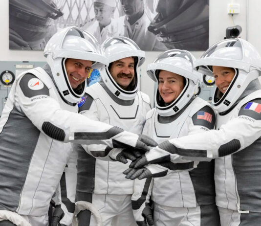 La primera francesa en caminar por el espacio no esperaba hacerlo tres veces en 15 días