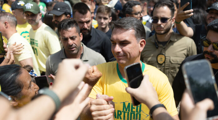 Brasil va a las urnas a definir su rumbo, con Lula y Bolsonaro bajo la sombra de Trump El candidato a la presidencia de Brasil por el Partido Liberal, Flávio Bolsonaro